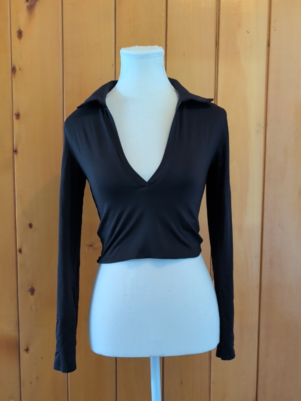 Babaton Black Long-Sleeve V-Neck Crop Top